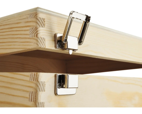 Detailweergave van een houten kast met metalen sluiting