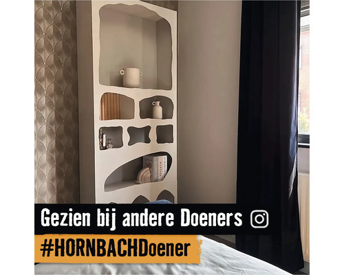 Kast met vakken in een lichte, moderne stijl