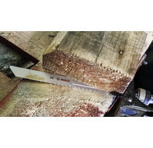 Bosch reciprozaagblad tijdens het zagen van hout