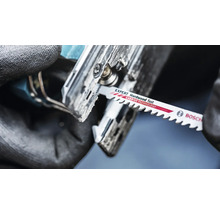 Bosch Expert decoupeerzaagblad voor hardhout in gebruik