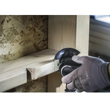 Multifunctioneel gereedschap bij het zagen van een houten frame