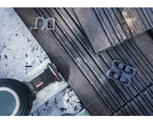 Houten terrasplanken met bevestigingsclips en een Bosch multitool