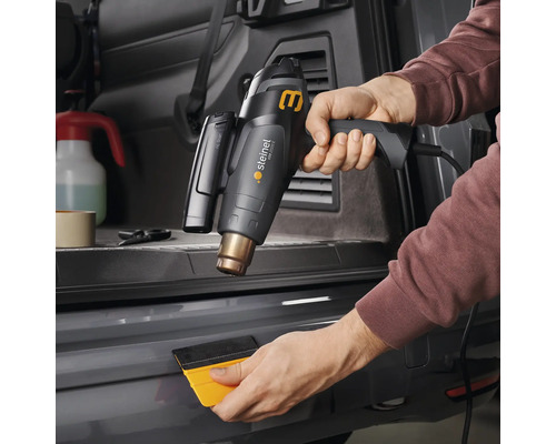 Heteluchtpistool bij het wrappen van een bumper