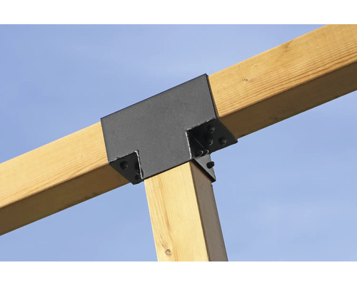 Houten constructie met T-vormige verbinding van metaal en schroeven