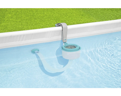 Zwembadoppervlakteskimmer in het zwembad