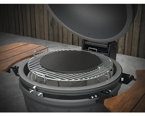 Open keramische barbecue met grillrooster en bijzettafels
