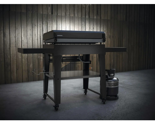 Zwarte gasbarbecue met opbergruimtes en gasfles