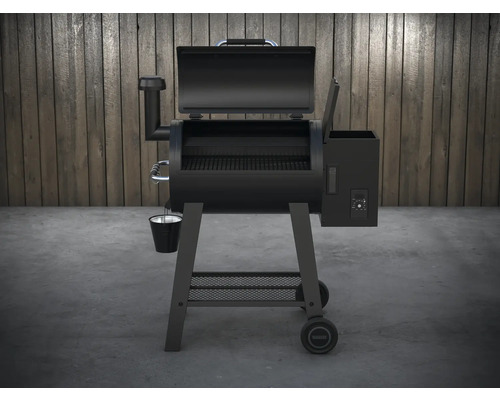 Zwarte pelletgrill met open deksel en digitale bediening