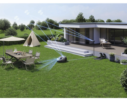 Robotmaaier navigeert door een tuin met terras, tent en tuinmeubilair.