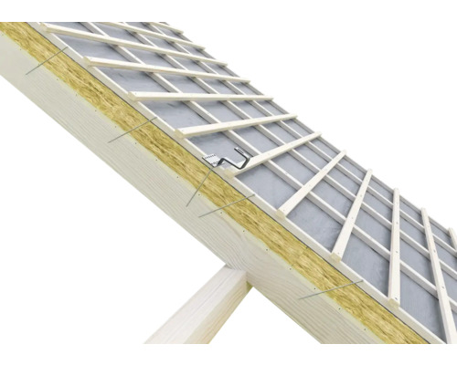 Dakconstructie met isolatiemateriaal en latwerk