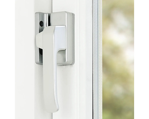 Metalen raamkruk op raamkozijn