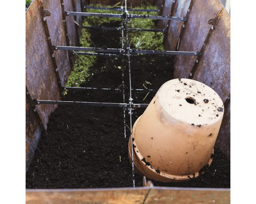 Grondzeef met potgrond en een bloempot