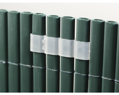 Schutting met transparante bevestigingsclips