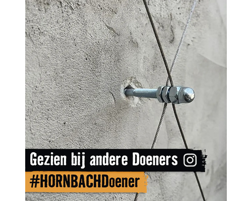 Bevestigingselement met schroef op een betonnen muur met staalkabel