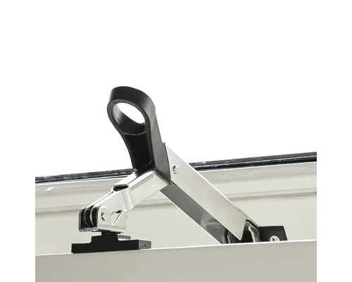 Raamkiepbegrenzer van metaal en kunststof gemonteerd op raamkozijn