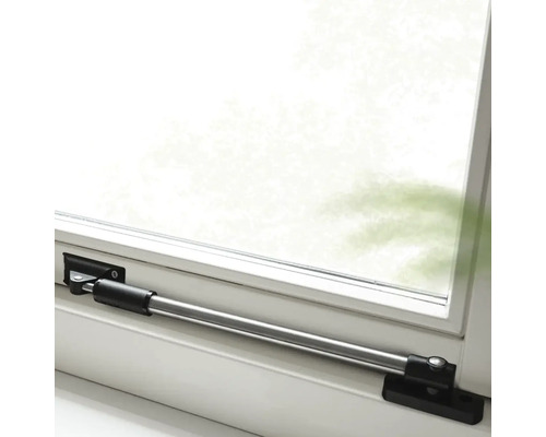 Raam met raambevestiging voor vergrendeling