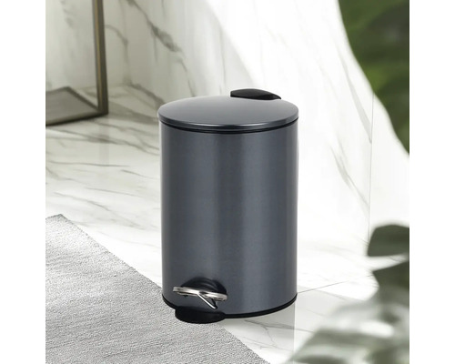 Afvalemmer met voetpedaal voor de badkamer