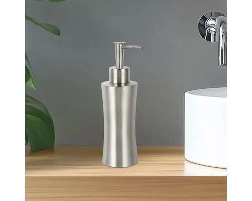 Roestvrijstalen zeepdispenser in de badkamer