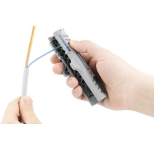 Striptang in gebruik met kabel