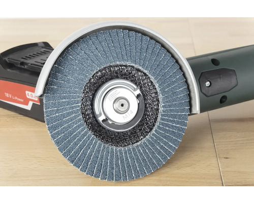 Haakse slijper met schuurschijf