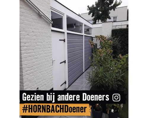 Houten schutting met deur en raam voor buiten