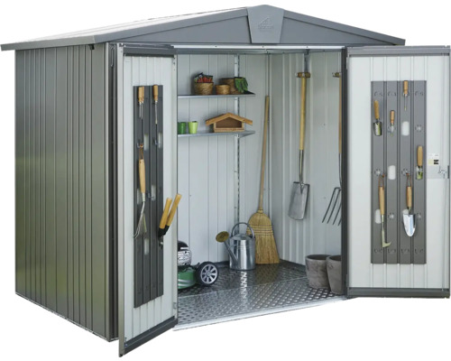 Open tuinhuis met tuingereedschap en schappen