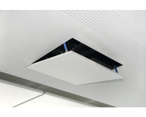 Open plafondpaneel voor installaties