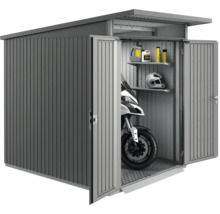Metalen gereedschapsschuur met motor, planken, oliën en helm