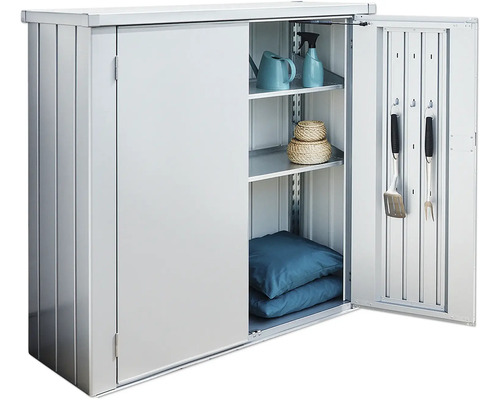 Tuinkast met planken en tuingereedschap