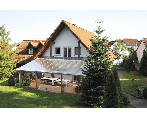 Huis met terrasoverkapping en tuin