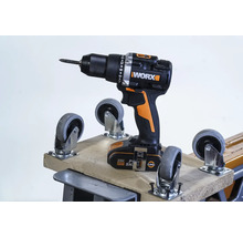 Worx Logo accuschroefboormachine op een houten plank met wielen