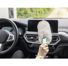 Interieur van een auto met handstofdoek