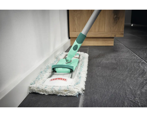 Leifheit vloerwisser met doek op tegelvloer