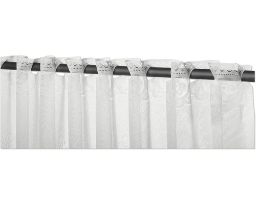 Gordijnroede met witte gordijnen