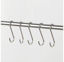 Metalen stang met S-haken om op te hangen