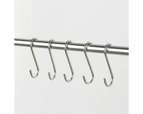 Metalen stang met S-haken om op te hangen