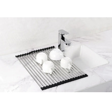 Afwasbak met afdruiprek, kraan en kopjes