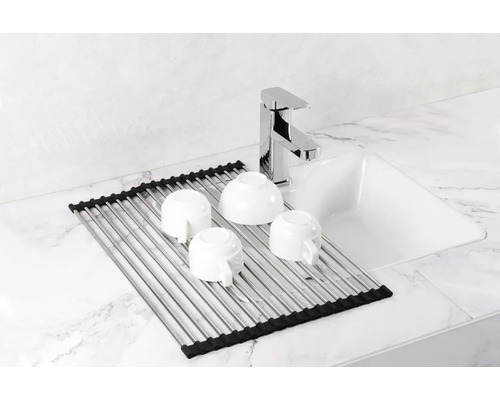 Afwasbak met afdruiprek, kraan en kopjes