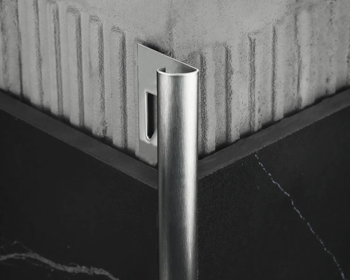 Tegelprofiel van metaal voor randafwerking op wandtegels