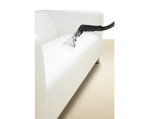 Reiniging van een bank met een tapijtreiniger