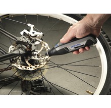 Dremel Logo. Een persoon gebruikt een Dremel Lite gereedschap op een fietsremschijf.