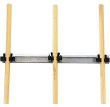 Houten ladder met metalen rail en zwarte houders