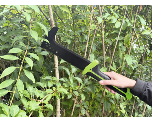 Handzaag voor de tuin met gebogen blad voor tuinwerkzaamheden