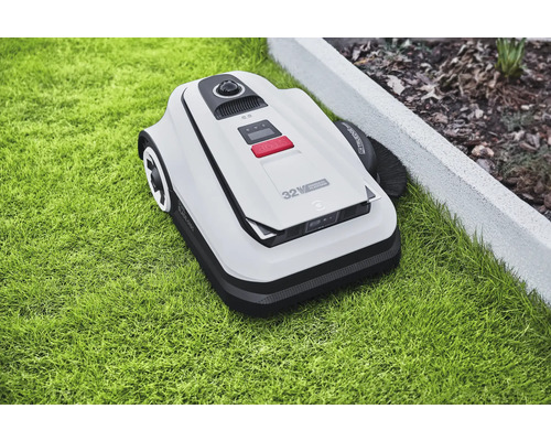 Robotmaaier op gazon