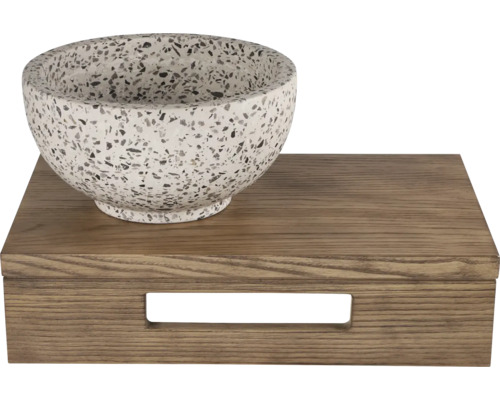 Decoratieve schaal op houten dienblad