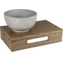 Schaal op houten dienblad