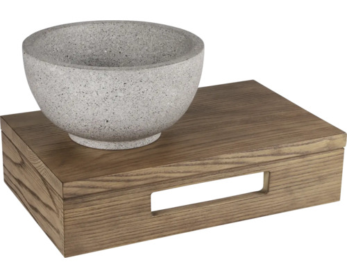 Schaal op houten dienblad