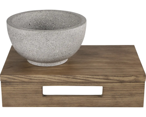 Steenachtige schaal op houten dienblad