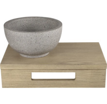 Decoratieve schaal van steen op een houten doos