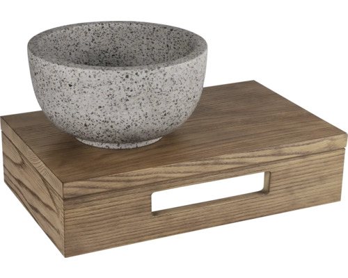 Decoratieve schaal op houten dienblad